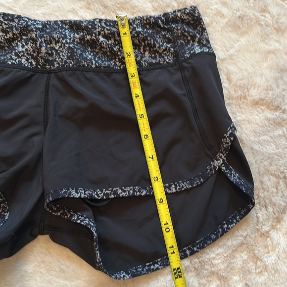 lululemon size 4 Speed Short - black with grey, purple, and blue - Picture 6 of 9